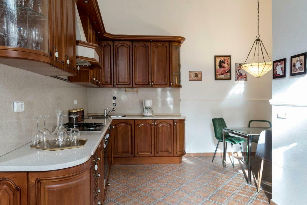 Central Apartman Budapest Eksteriør billede